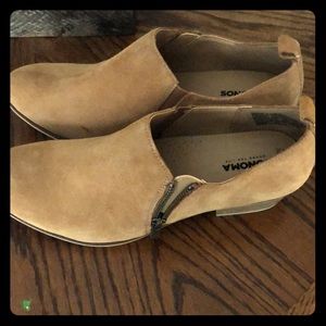Sonoma camel colored booties